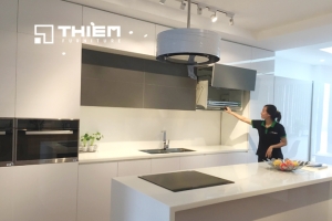 Có cần thiết sử dụng giá nâng hạ bát đĩa cho tủ bếp không?
